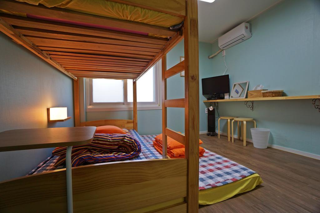 710 Guesthouse Yellow Puszan Szoba fotó