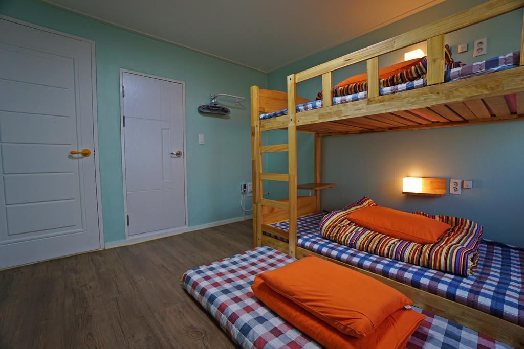 710 Guesthouse Yellow Puszan Szoba fotó