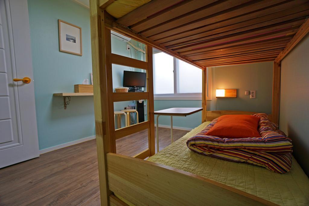 710 Guesthouse Yellow Puszan Szoba fotó