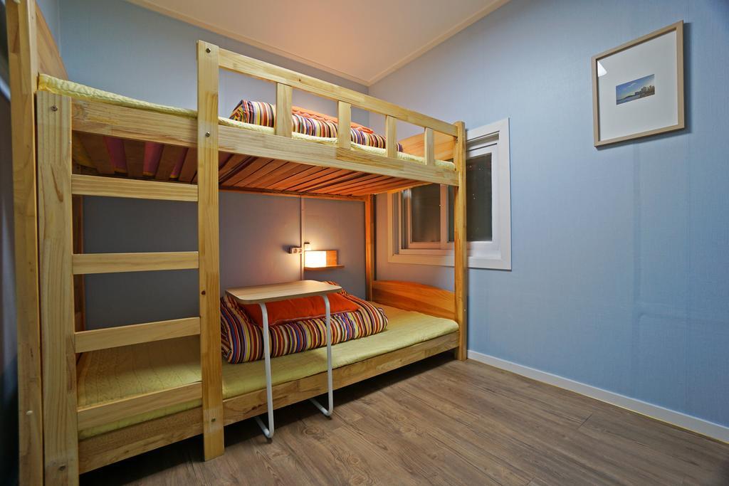 710 Guesthouse Yellow Puszan Szoba fotó